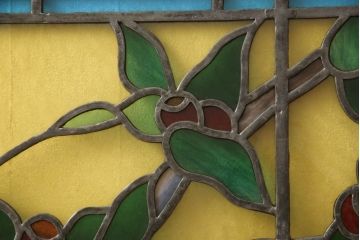 和製アンティーク　華やかな花の図柄が存在感を放つステンドグラス1枚(明り取り、明かり取り、窓)(R-062934)