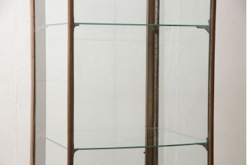 イギリスアンティーク　最高級マホガニー材　エレガントな彫刻入りの縦型ガラスケース(ショーケース、飾り棚、収納棚、戸棚、店舗什器)(R-062936)