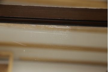 イギリスアンティーク　最高級マホガニー材　エレガントな彫刻入りの縦型ガラスケース(ショーケース、飾り棚、収納棚、戸棚、店舗什器)(R-062936)