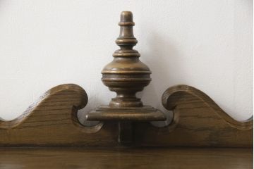中古　永田良介商店　サイドに引き出しがあるデザインが珍しい!!クラシカルな佇まいのサイドボード(収納棚、戸棚、サイドキャビネット)(R-062937)