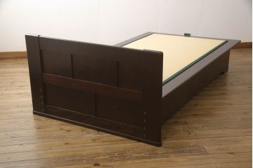 中古　北海道民芸家具　希少な絶版品!　シックなフレームと畳のコンビが和モダンな雰囲気を高める畳ベッド(セミダブル、たたみ)(R-062940)