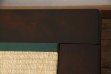 中古　北海道民芸家具　希少な絶版品!　シックなフレームと畳のコンビが和モダンな雰囲気を高める畳ベッド(セミダブル、たたみ)(R-062940)