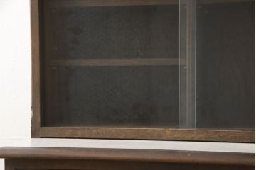 中古　永田良介商店　品のあるデザインが魅力的なチルダ彫刻入食器棚(カップボード、キャビネット、収納棚、戸棚)(定価約60万円)(R-062945)