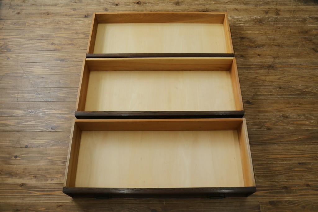 中古　美品　永田良介商店　クラシカルでモダンなデザインが珍しい着物箪笥　(R-062946)