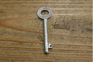 中古　美品　永田良介商店　クラシカルでモダンなデザインが珍しい着物箪笥　(R-062946)