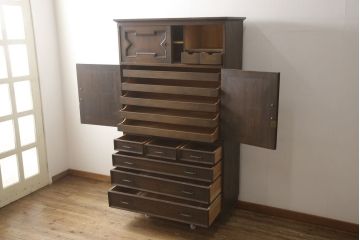 中古　美品　永田良介商店　クラシカルでモダンなデザインが珍しい着物箪笥(和タンス、衣装箪笥、衣装盆、収納箪笥、引き出し)(R-062946)