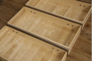 中古　美品　内部国産桐材　タモ材　職人手造りの高級品!!造りが良いローチェスト(引き出し、ローボード、リビングボード)(R-062947)