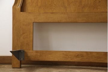 中古　美品　IDC大塚家具取り扱い　アメリカ高級家具　バウ・ファニチャー(Bau Furniture)　クイーンサイズ　優雅な雰囲気を醸し出すヘッドボード(ベッドフレーム)(定価約60万円)(R-062949)