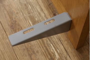 中古　美品　IDC大塚家具取り扱い　アメリカ高級家具　バウ・ファニチャー(Bau Furniture)　クイーンサイズ　優雅な雰囲気を醸し出すヘッドボード(ベッドフレーム)(定価約60万円)(R-062949)