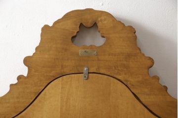 中古　美品　IDC大塚家具取り扱い　アメリカ高級家具　バウ・ファニチャー(Bau Furniture)　クイーンサイズ　優雅な雰囲気を醸し出すヘッドボード(ベッドフレーム)(定価約60万円)(R-062949)