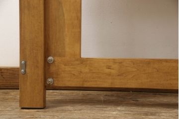 中古　美品　IDC大塚家具取り扱い　アメリカ高級家具　バウ・ファニチャー(Bau Furniture)　クイーンサイズ　優雅な雰囲気を醸し出すヘッドボード(ベッドフレーム)(定価約60万円)(R-062949)