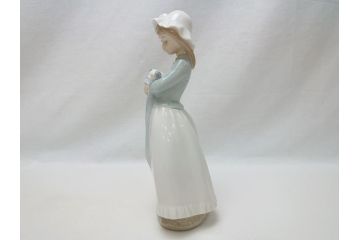  	スペイン　リヤドロ　LLADRO　NAO　Girl With Puppy(子犬を抱く少女)　フィギュリン(箱なし、陶器人形、置物、オブジェ、女の子、犬)(R-062951)