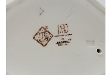  	スペイン　リヤドロ　LLADRO　NAO　Girl With Puppy(子犬を抱く少女)　フィギュリン(箱なし、陶器人形、置物、オブジェ、女の子、犬)(R-062951)