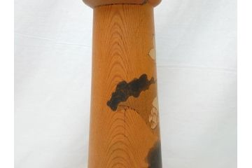 内閣総理大臣賞受賞作家　現代の名工　関口三作　創作こけし　白蓮　49cm(共箱なし、置物、人形、木彫)(R-062953)
