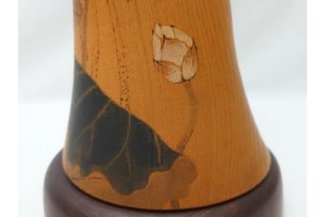 内閣総理大臣賞受賞作家　現代の名工　関口三作　創作こけし　白蓮　49cm(共箱なし、置物、人形、木彫)(R-062953)