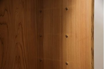 和製ビンテージ　総杉無垢材　鏡板一枚板　杢目が美しい下駄箱(ヴィンテージ、戸棚、収納棚)(R-062959)