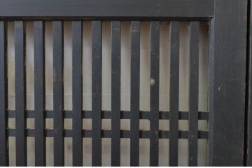 アンティーク建具　深みのある色合いが魅力的な格子帯戸2枚セット(格子戸、引き戸)(R-062970)