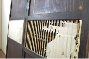 アンティーク建具　深みのある色合いが魅力的な格子帯戸2枚セット(格子戸、引き戸)(R-062970)