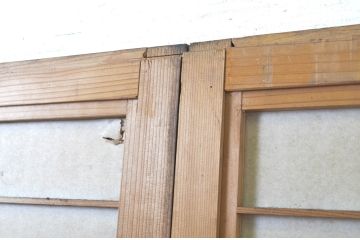 アンティーク建具　情緒ある和の雰囲気作りにおすすめの裏障子戸付き格子戸2枚セット(ガラス帯戸、障子戸、引き戸)(R-062972)