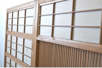 アンティーク建具　情緒ある和の雰囲気作りにおすすめの裏障子戸付き格子戸2枚セット(ガラス帯戸、障子戸、引き戸)(R-062972)