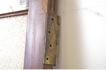 アンティーク建具　シンプルなデザインで取り入れやすいダイヤガラス扉1枚(ドア、ガラス扉)(R-062975)