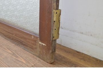 アンティーク建具　シンプルなデザインで取り入れやすいダイヤガラス扉1枚(ドア、ガラス扉)(R-062975)