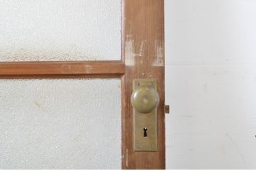 アンティーク建具　シンプルなデザインで取り入れやすいダイヤガラス扉1枚(ドア、ガラス扉)(R-062975)