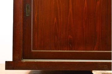 和製アンティーク　漆のきれいな前面欅(ケヤキ)材　上質な和の空間づくりにおすすめな杉材の水屋箪笥サイドボード(米沢箪笥、夜具箪笥、布団箪笥、収納箪笥、食器棚、戸棚、収納棚、キャビネット)(R-063005)