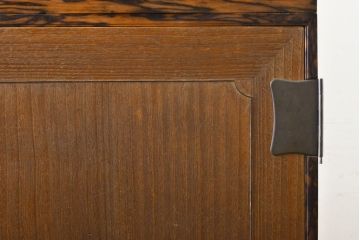 和製アンティーク　高級品　上手物　総桐　黒柿孔雀(くじゃく)杢縁　美しい杢目が目を惹く三段重ねの時代箪笥(和箪笥、衣装タンス、桐たんす、着物箪笥、引き出し)(R-063017)