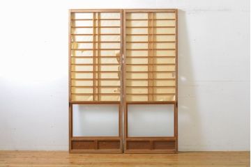 アンティーク建具　ガラス入り　腰板欅(ケヤキ)材　落ち着きのある和を演出する障子戸2枚セット(引き戸、ガラス帯戸、建具)(R-063022)