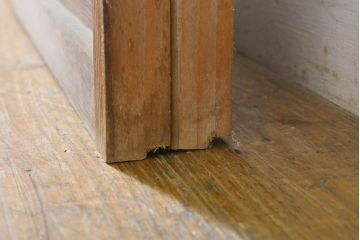 アンティーク建具　ガラス入り　腰板欅(ケヤキ)材　落ち着きのある和を演出する障子戸2枚セット(引き戸、ガラス帯戸、建具)(R-063022)