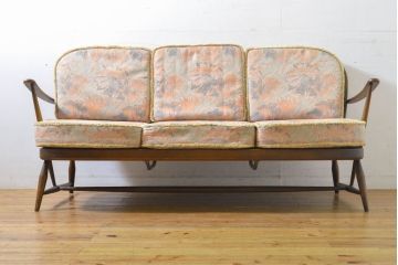 イギリスビンテージ　ERCOL(アーコール)　淡い色味のファブリックが上品な3人掛けソファ(ヴィンテージ、三人掛け、アームソファ、英国、北欧)(R-063033)