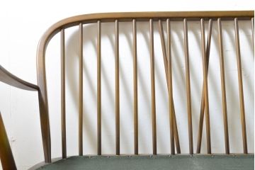 イギリスビンテージ　ERCOL(アーコール)　淡い色味のファブリックが上品な3人掛けソファ(ヴィンテージ、三人掛け、アームソファ、英国、北欧)(R-063033)