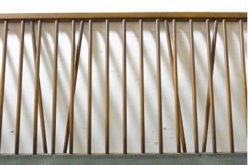 イギリスビンテージ　ERCOL(アーコール)　淡い色味のファブリックが上品な3人掛けソファ(ヴィンテージ、三人掛け、アームソファ、英国、北欧)(R-063033)