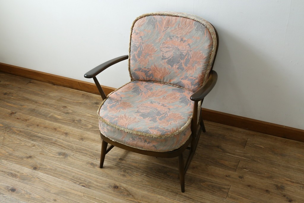 イギリスビンテージ　ERCOL(アーコール)　贅沢な一人の時間におすすめの1人掛けソファ　(R-063035)