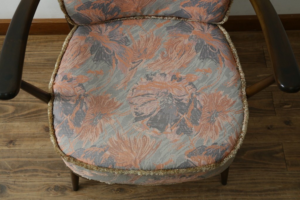 イギリスビンテージ　ERCOL(アーコール)　贅沢な一人の時間におすすめの1人掛けソファ　(R-063035)