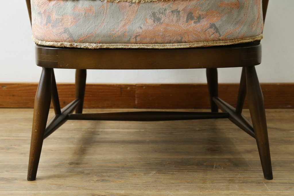 イギリスビンテージ　ERCOL(アーコール)　贅沢な一人の時間におすすめの1人掛けソファ　(R-063035)