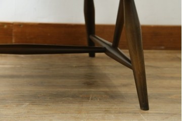 イギリスビンテージ　ERCOL(アーコール)　贅沢な一人の時間におすすめの1人掛けソファ　(R-063035)
