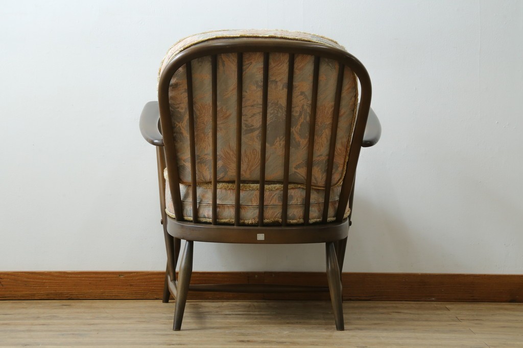 イギリスビンテージ　ERCOL(アーコール)　贅沢な一人の時間におすすめの1人掛けソファ　(R-063035)