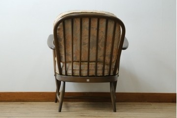 イギリスビンテージ　ERCOL(アーコール)　贅沢な一人の時間におすすめの1人掛けソファ　(R-063035)