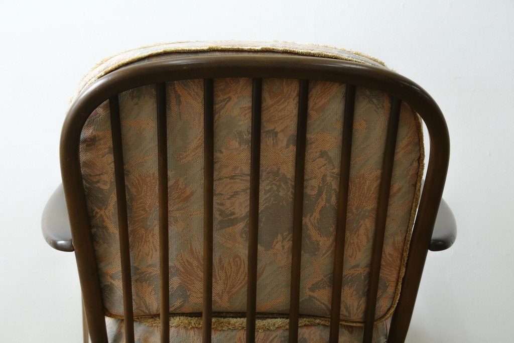 イギリスビンテージ　ERCOL(アーコール)　贅沢な一人の時間におすすめの1人掛けソファ　(R-063035)