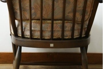 イギリスビンテージ　ERCOL(アーコール)　贅沢な一人の時間におすすめの1人掛けソファ　(R-063035)