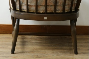 イギリスビンテージ　ERCOL(アーコール)　贅沢な一人の時間におすすめの1人掛けソファ　(R-063035)