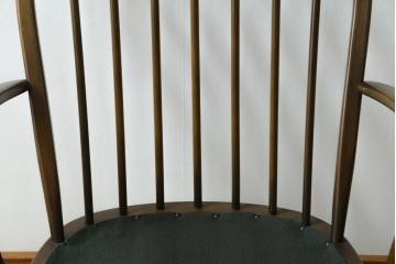 イギリスビンテージ　ERCOL(アーコール)　贅沢な一人の時間におすすめの1人掛けソファ　(R-063035)