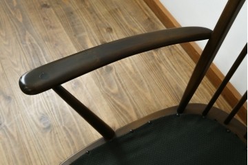イギリスビンテージ　ERCOL(アーコール)　贅沢な一人の時間におすすめの1人掛けソファ　(R-063035)