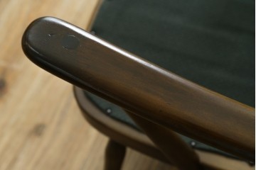 イギリスビンテージ　ERCOL(アーコール)　贅沢な一人の時間におすすめの1人掛けソファ　(R-063035)