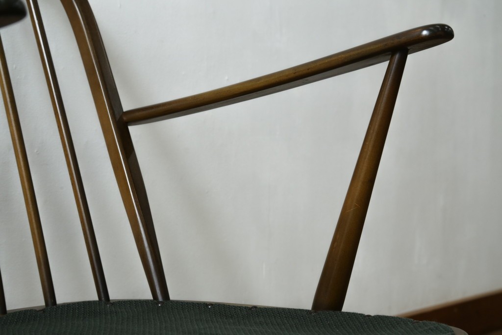 イギリスビンテージ　ERCOL(アーコール)　贅沢な一人の時間におすすめの1人掛けソファ　(R-063035)