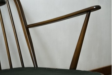イギリスビンテージ　ERCOL(アーコール)　贅沢な一人の時間におすすめの1人掛けソファ　(R-063035)