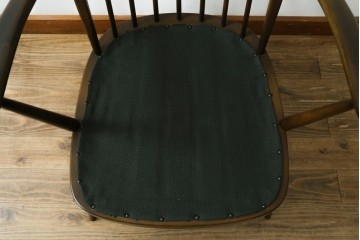 イギリスビンテージ　ERCOL(アーコール)　贅沢な一人の時間におすすめの1人掛けソファ　(R-063035)