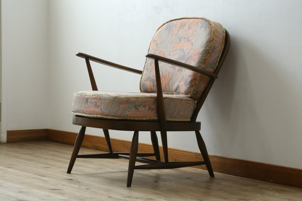 イギリスビンテージ　ERCOL(アーコール)　贅沢な一人の時間におすすめの1人掛けソファ　(R-063036)